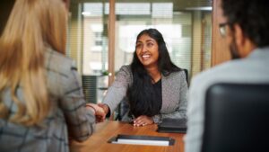 5 Perguntas Essenciais para Fazer Durante uma Entrevista de Emprego